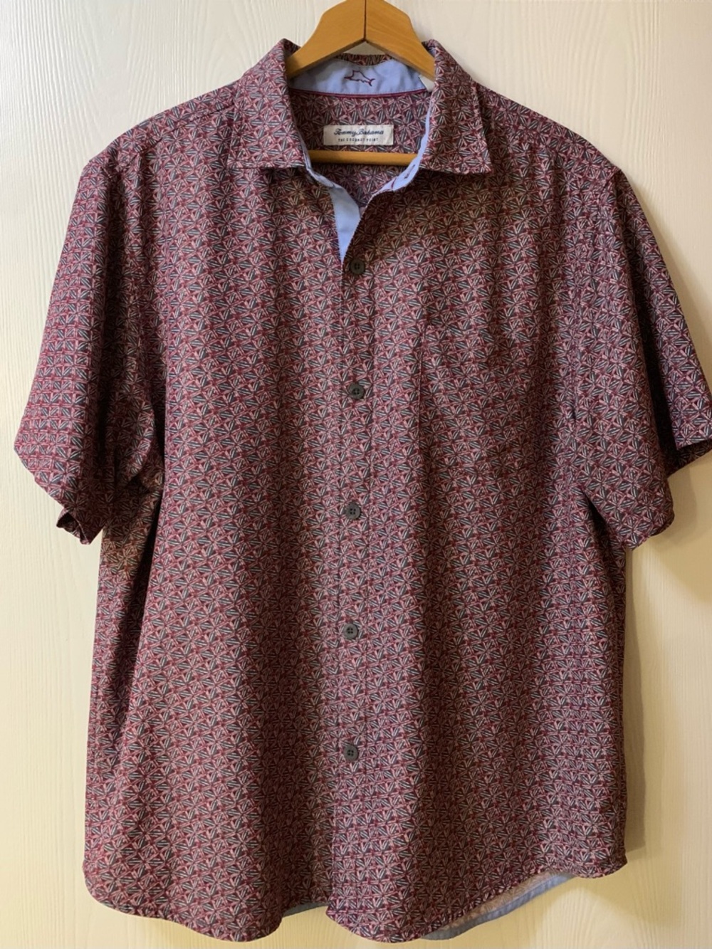 Tommy Bahama Coconut Point Beachcomber Geo IslandZone Camp Shirt Burgundy, L